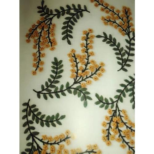 樋口愉美子的12個(gè)月刺繡